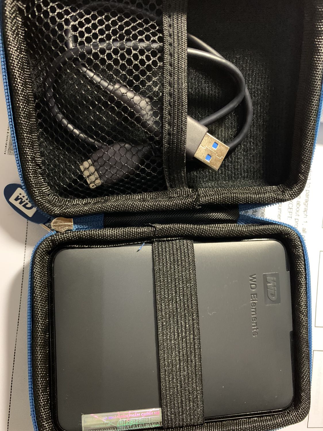 Hàng mua của Tiki Trading và thực hiện giao bởi Tiki Logistic với sự tin tưởng về chất lượng và sự đúng hạn mà giao trễ hạn 2 lần. Lỡ mấy việc của khách, mình phải tìm cách khác xoay sở. Một trải nghiệm quá tệ cho sản phẩm, dịch vụ cung cấp bởi Tiki Trading.
Hơn nữa, thiết bị mua vào giữa tháng 12 nhưng tem bảo hành đánh dấu từ T11/2021.