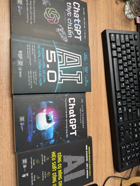 Mình đang bắt đầu cuốn Chat GPT thực chiến, rất hữu dụng và thiết thực. Sách đc sản xuất giấy và mực rõ ràng, sách giao cẩn thận. Sẽ ủng hộ tiếp với shop