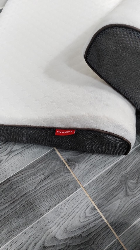 Vỏ gối dày dặn ok, mà sợ sợ nó bị xù lông với dơ nên mình mua kèm luôn vỏ gối nằm ngủ mấy bữa vợ bảo thấy ít ngáy. tốt