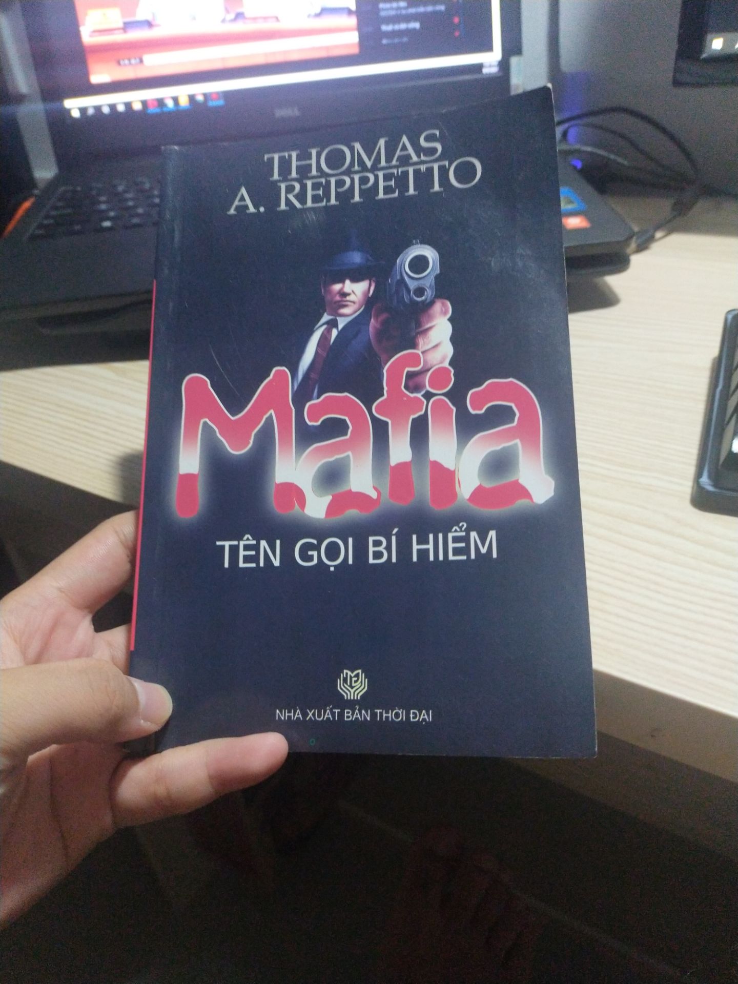 Giao hàng ổn, dịch ở nhà đọc cho vui, ship Đà Nẵng mà cũng không lâu lắm có tuần thôi chơ nhiêu :v