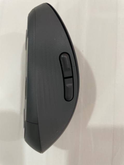 Chuột đầm chắc, di chuyển mượt với cả 2 loại kết nối. Riêng Bluetooth gần như không cảm thấy độ trễ so với M590 đã dùng trước đây.
Về độ Silent thì với mình tuyệt vời.