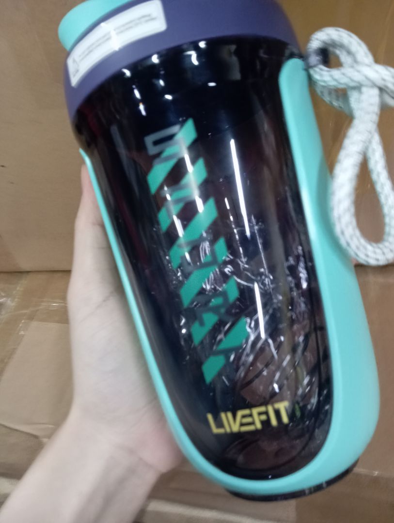 pha sinh tố cũng được không ám mùi, nhựa trong suốt, mình thấy sang nha