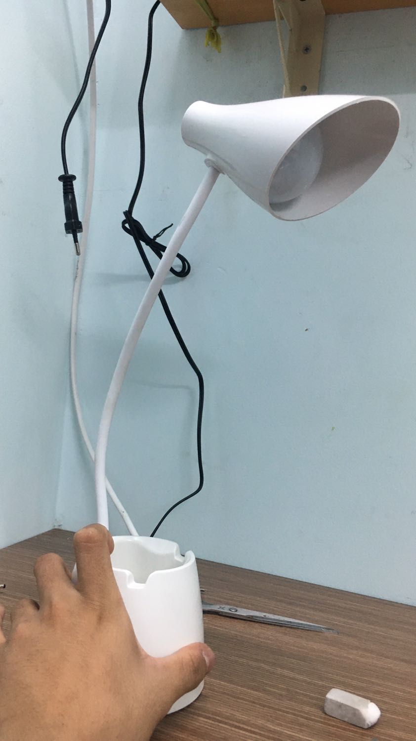 Sp rất giống hình , giống cái vỏ chứ thực tế xài k được , mình lấy hàng lúc 2 3h ngày 8/5/2019 mà sạc pin tới tận bây giờ vẫn bấm k lên là k hiểu tại làm sao , mặc dù đã thử bấm rất rất nhiều lần và đổi hết 10 ngón tay vẫn k lên ! Đề nghị đổi hàng lại giúp mình , cảm ơn !