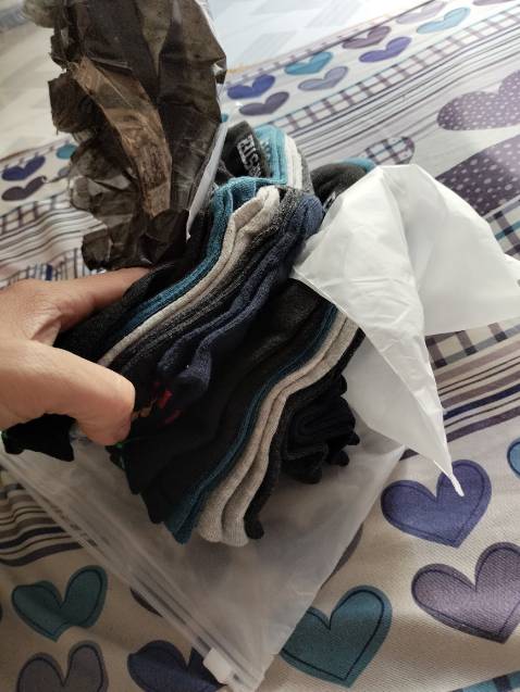 Mua quần mà đi giao tất chân,tin tưởng tiki không kiểm tra hàng, về mở ra bất ngờ,1 đống tất chân này để làm gì , làm vậy mất uy tín lần sau ai dám mua