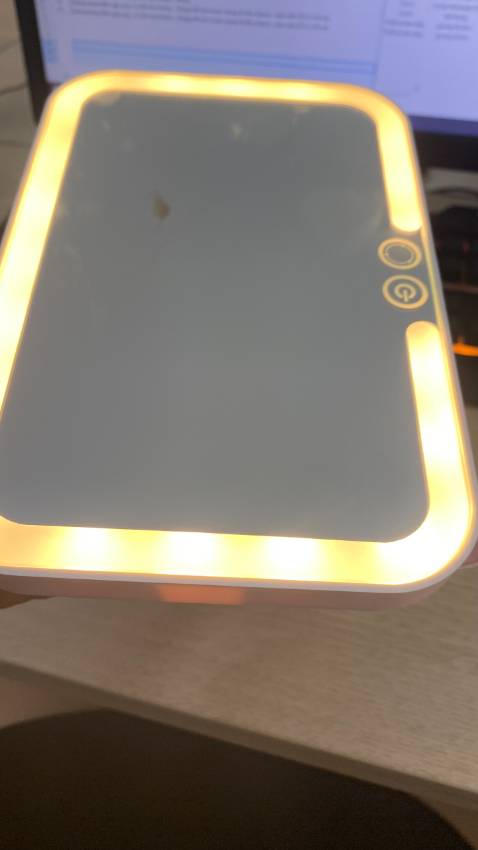 gương xịn sò đèn led ok lắm dùng để trang diểm siêu đẹp luôn giao hàng nhanh đóng gói hàng lại siêu cẩn thận
