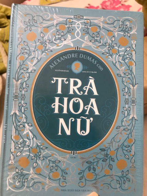 Bìa đẹp, đóng gói khá kĩ nên sách kh bị móp, nd thì ch biết nhưng nói chung thì sách nhìn okelaa ✨✨