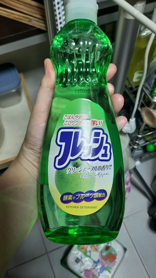 Xưa giờ mình vẫn dùng loại này, cảm thấy yên tâm hơn mấy cái Sunlight, ít bọt nên chắc an toàn hơn. Giá shop khá mềm so với TT