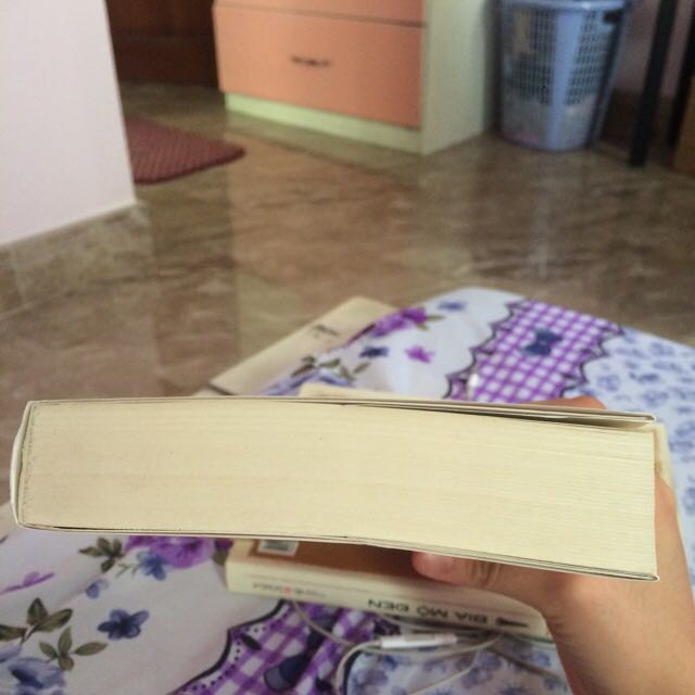 Sách của Ẻnich Maria Remarque mình đã đọc qua 3 cuốn và quyển nào cũng hay. Chuyện kể rất chân thực và sống động , còn về giao hàng thì đóng gói cẩn thận và có chống sốc. Vận chuyển đúng hẹn 🤩🤩🤩