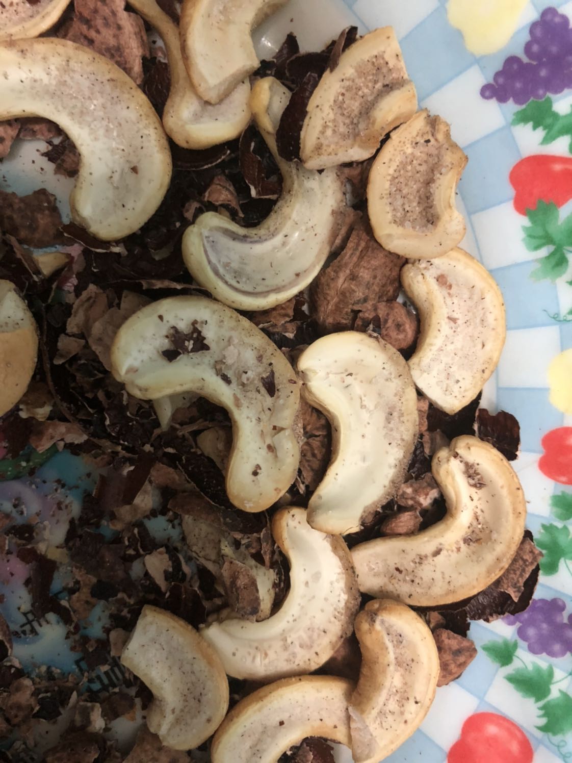 Nhiều hạt bị muối lẫn vô qá mặn ☹️
Số ít hạt ko bị muối lẫn vô thì ngon