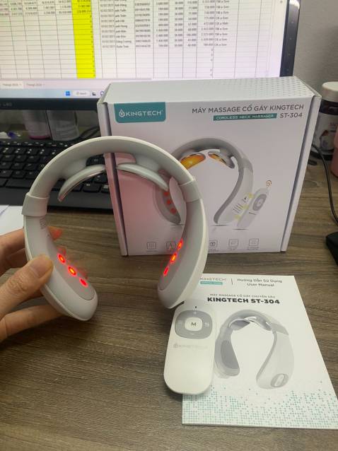 hài lòngGiao hàng nhanh đóng gói cẩn thận. Máy dùng thích, dễ sử dụng, lần đầu tiên dùng nên để mức nhỏ rồi tăng dần. Máy ôm cổ, nhỏ gọn, có một túi nhung tiện để đựng cầm theo