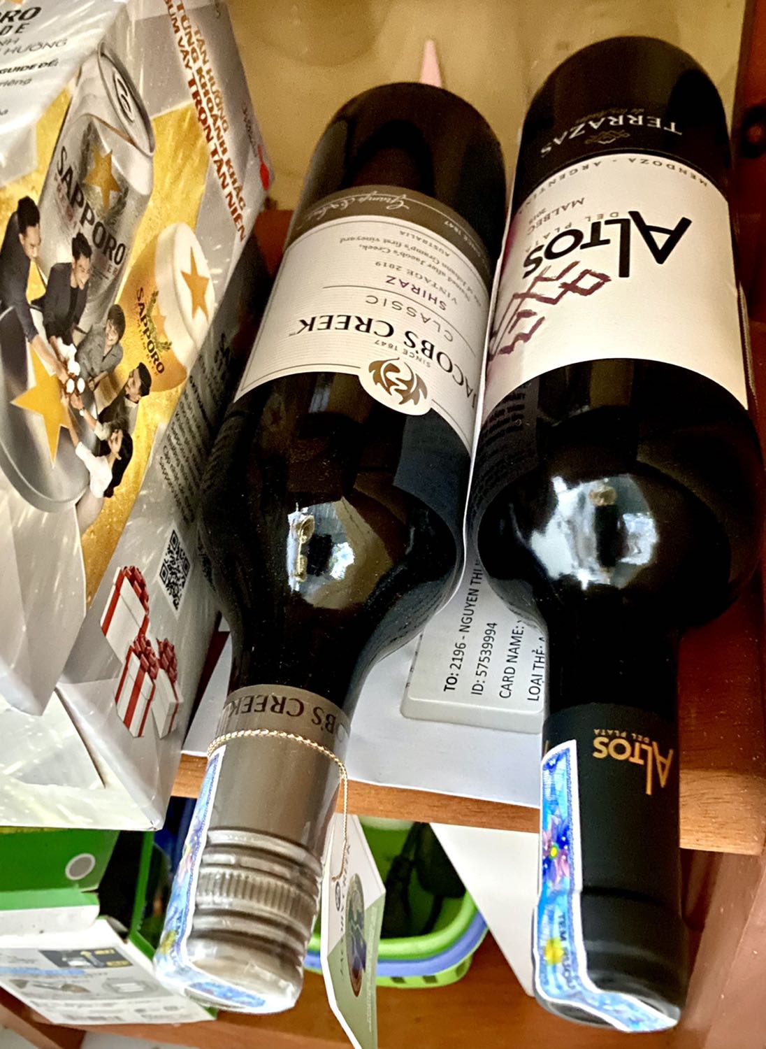 Hàng giao nhanh, đóng gói cẩn thận kỹ lưỡng. Không phải rượu của ladofood thì uống ko ngon nha, ngược lại uống rất ổn, lần trước được tặng 01 chai uống ngon nên đặt mua thêm 2 chai nữa để uống mỗi ngày 1 ly cho dễ ngủ. Uống vừa đủ thì tốt cho sức khỏe, đừng lạm dụng quá ko tốt ???