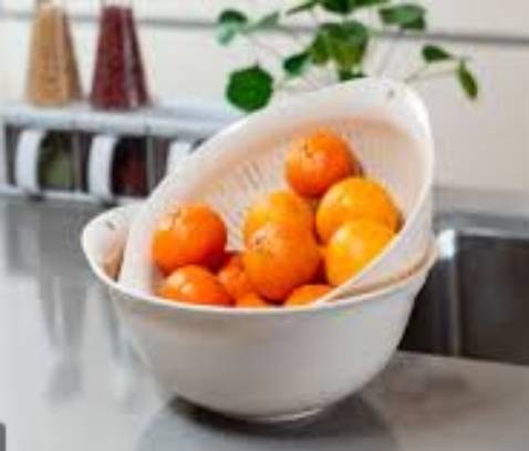 Hàng VN chất lượng cao xứng đáng được ủng hộ nhiệt tình. Mình mua cho nhà mình rùi nhà ba mẹ, ai dùng cũng thích. Chất nhựa dày dặn, mịn không xước. Màu sắc tuy hơi ít nhưng toàn màu tuyển, nhã nhặn sang sang. Cái cũ mình xài 1 năm rưỡi vẫn mới không bị bám đen đen hay trầy trụa bung nhựa xước tay như các loại cũ. Xứng đáng dùng thử nhé.