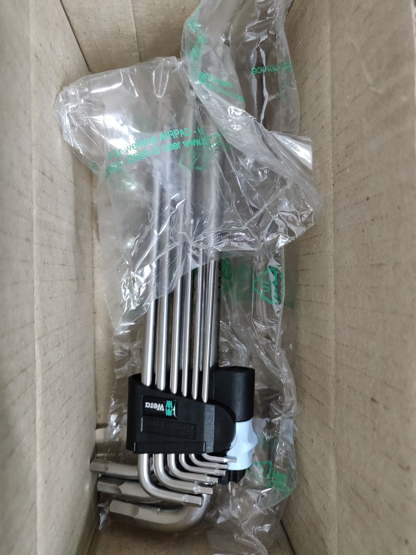 Đóng gói cẩn thận, có túi khí chống xóc, hàng giao nhanh đúng như trên ảnh. Vặn bulong tốt