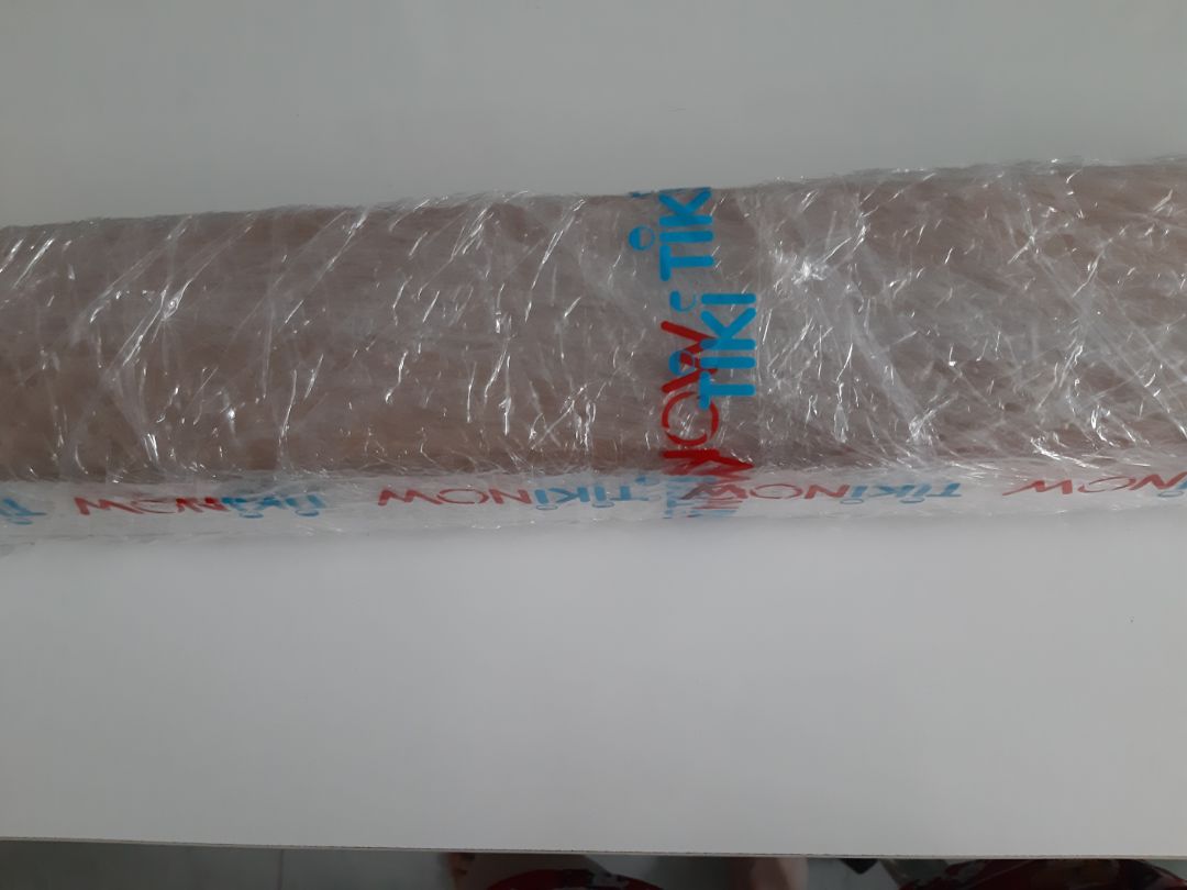 Mới đặt hàng hôm trước, hôm sau đã giao. Rất nhanh, hộp vận chuyển nên có lẽ vì thế mà bị hơi móp một tý nhưng không sao, chân kệ khá là chắc chắn. Có điều, phần kéo ra để cái điện thoại hơi bị cứng( vừa mới bị kẹp tay xong, nếu không cẩn thận). Còn lại thì rất okie. Dù bị mấy điểm trừ trên nhưng vẫn rất đáng nếu so với giá này là ổn rồi.