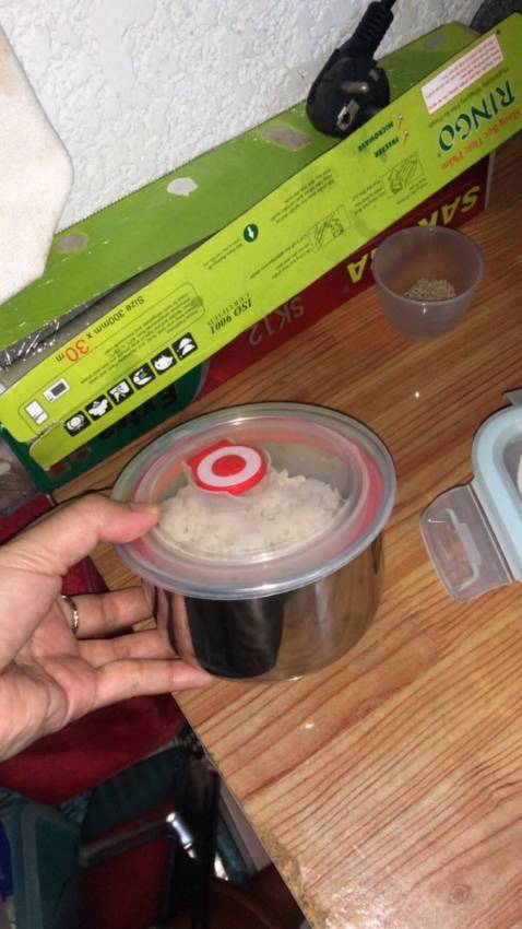 Mình lười chụp ảnh quá. Nhận hàng rồi nha shop, giá cả hợp lý. Hộp cứng cáp, khay đựng bằng inox nên đựng đồ ăn nóng rất ổn áp. Mình rất hài lòng về sp Mình lười chụp ảnh quá. Nhận hàng rồi nha shop, giá cả hợp lý. Hộp cứng cáp, khay đựng bằng inox nên đựng đồ ăn nóng rất ổn áp. Mình rất hài lòng về sp