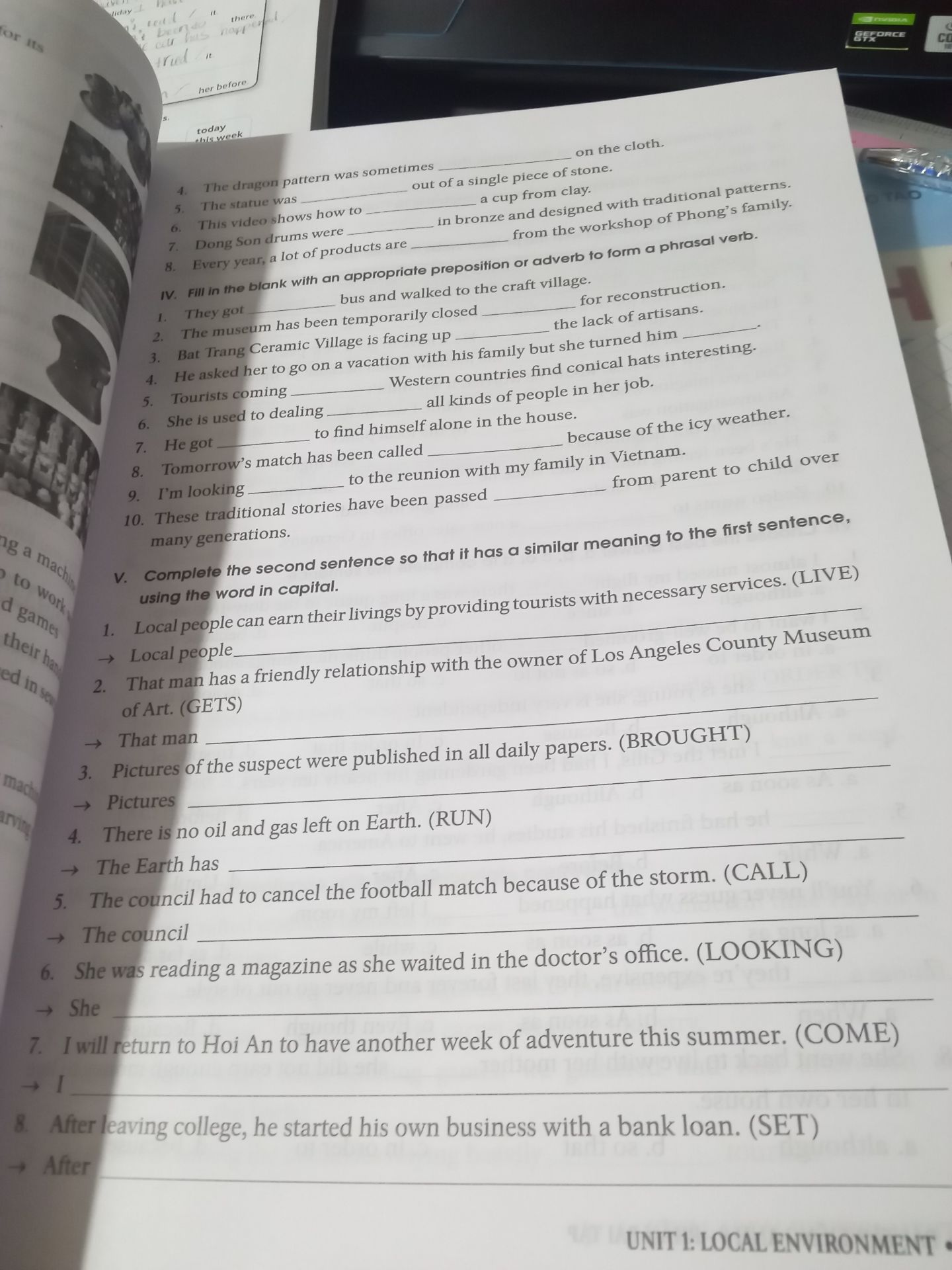 Sách ổn nha mn. Nhưng có thể là do vận chuyển nên sách của mình bị nhăn góc nha, nhưng cũng ko vấn đề. Nếu xét về nội dung thì mình nghĩ các bạn nên mua quyển Bài tập TA Mai Lan Hương-Nguyễn Thanh Loan hơn nha (là quyển cũ á) hoặc các bạn nên mua như mình, tức là 1 quyển này và 1 quyển BT trắc nghiệm Mai Lan Hương, bởi vì quyển cũ của MLH-NTL thì dày hơn nên có nhiều vài tập để các bạn làm hơn ngoài việc đó thì quyển bài tập TA cũ đó nó bị 1 vấn đề là ko theo sách TA mới mà trên trường chúng ta học. Nên chốt lại các bạn nên mua quyển bài tập trắc nghiệm Mai Lan Hương nha, còn chọn quyển này hay quyển bài tập TA cũ của MLH-NTL thì tùy các bạn. Cảm ơn các bạn đã đọc ?