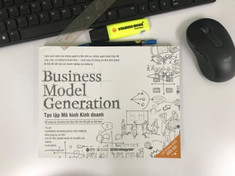 Mình mua sách lúc 8/2/2026 ấn bản này xuất bản năm 2025 (tái bản lần thứ 12). Một cuốn sách tái bản 12 lần là chứng tỏ được đọc giả đón nhận. 

Đã đọc 60 trang, quá ok, thật chiến, không khô khang. 

Hy vọng là sẽ tìm được ý tưởng kinh doanh khi đọc xong. ^^