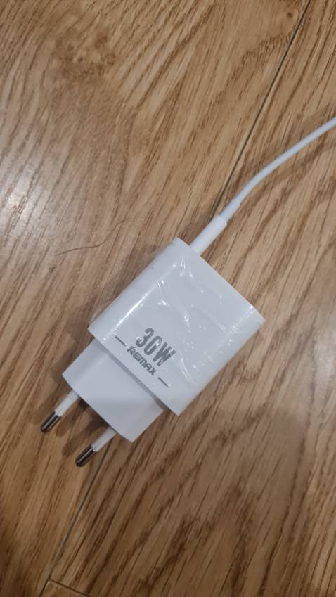 Cục sạc chất lượng, kết nối tốt với dây sạc của iPhone 14 Pro. Sạc vào nhanh và không bị nóng trong quá trình sử dụng.