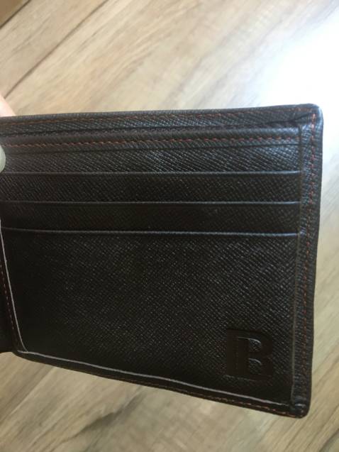 Ví đẹp, đóng gói chắc chắn, giao hàng siêu nhanh, còn có thẻ BH 12 tháng, mình ưng cái màu