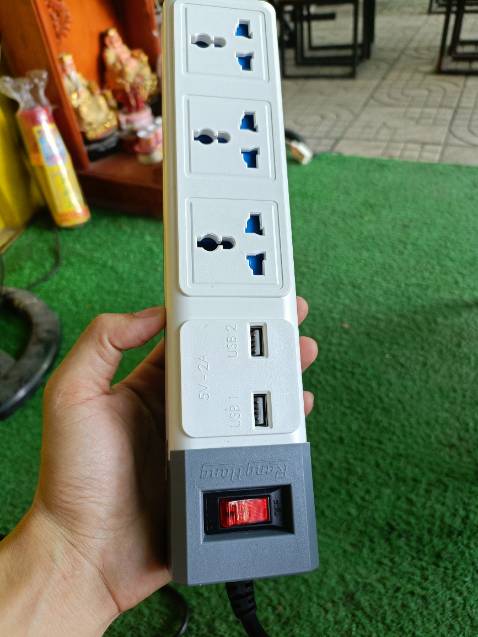 Ổ điện hoàn thiện tốt, khá nhẹ so với tưởng tượng. Cổng sạc Usb đủ công suất 10A