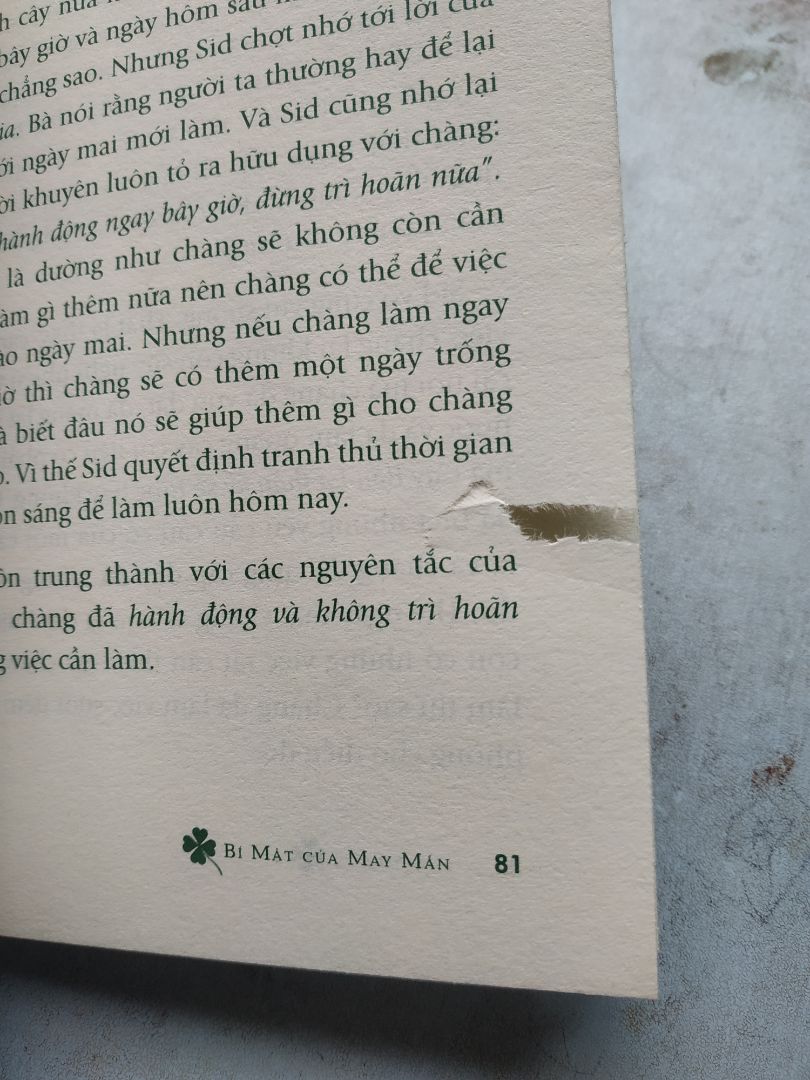 sách bị rách một số tờ, không rõ là do đơn vị vận chuyển hay do chất lượng sản phẩm, nhưng cá nhân mình vẫn hài lòng vì nó chưa ảnh hưởng nhiều đến trải nghiệm đọc sách của mình. cảm ơn shop rất nhiều