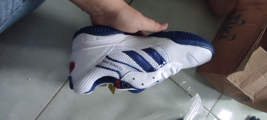 mình mua để đá cầu . giày êm chân. size 39 cũng hơi to. chưa đi nên chưa rành lắm