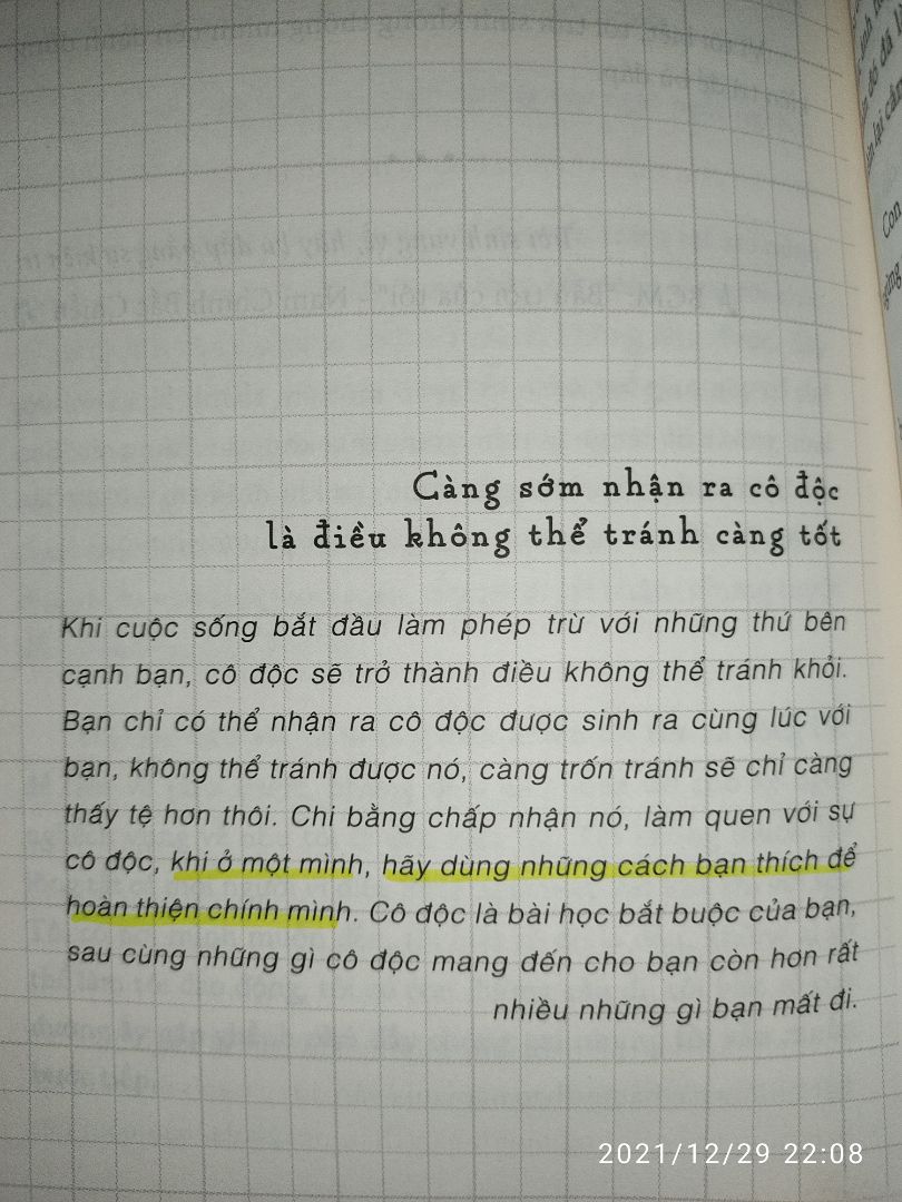 Sách giao đúng thời gian. Bìa sách rất ý nghĩa. Sách mua tặng nên không có ảnh. Nhưng tìm hiểu thì có biết sách này cũng thiên về các phần như tình bạn, tình yêu,... cũng khá dễ đọc. Giống form sách các quyển như 999 bức thư tình, đừng hoài phí tuổi trẻ. Mình đoán thế 🤔