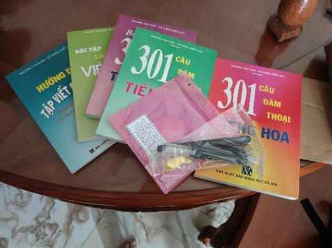 Giao hàng nhanh , gói sách cẩn thận đầy đủ sách đẹp 10 điểm