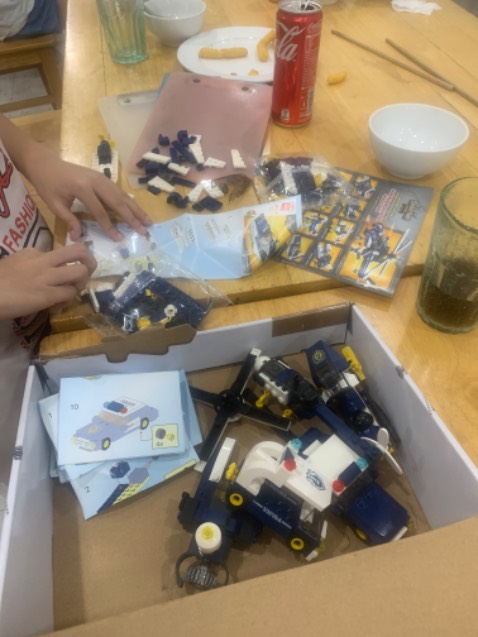 Chất liệu xịn xò, hướng dẫn đầy đủ, rõ ràng. Bạn nhà mình thì đam mê quá rồi. 
Không phải tự nhiên mà bạn ấy rời được đt vs tv.
Lần sau lại mua nữa nhá shop.