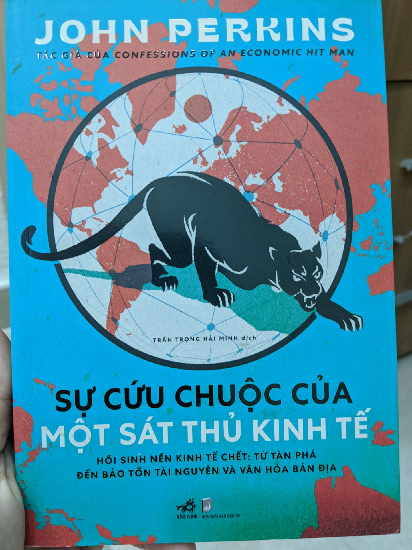 Sản phẩm được giao bìa bị trầy nhẹ, nhìn chung không ảnh hưởng đến bên trong, tiki giáo hàng nhanh hơn dự kiến.