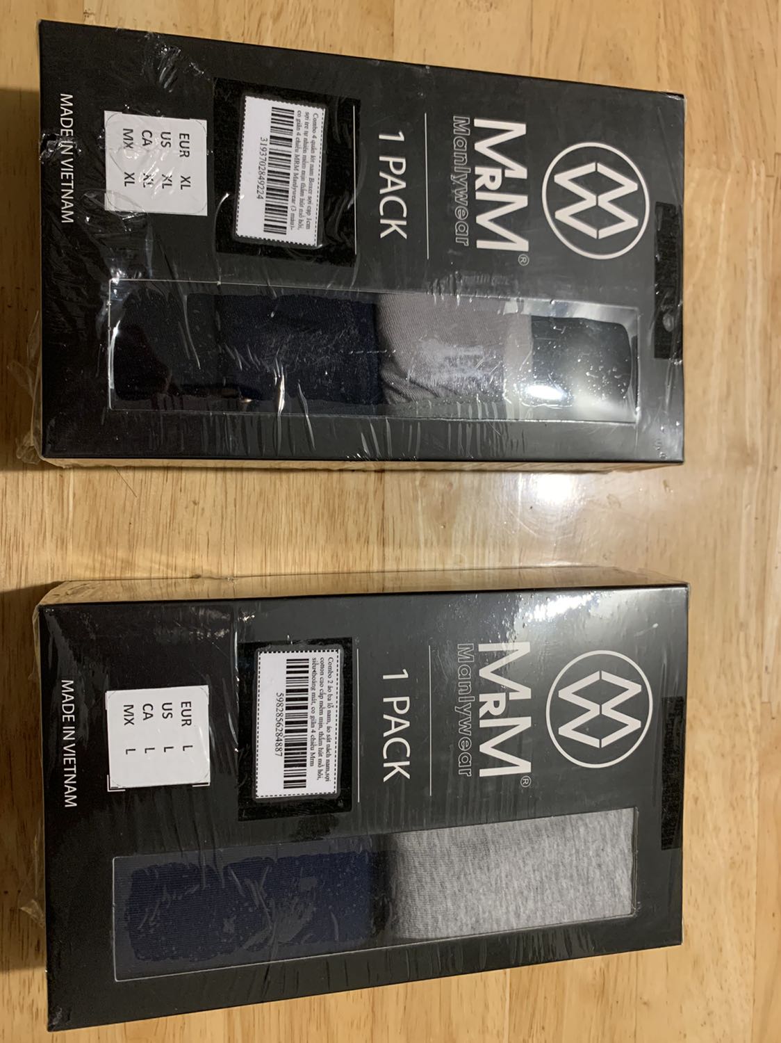 Hàng giao nhanh, đóng hộp tốt (dùng màng bọc TP mà gói hộp rất khéo)
Sản phẩm tem mác logo đầy đủ, sờ qua chất vải mềm thoáng, m 1m64 nặng 64kg mặc size L thì hơi rộng 1 chút. Hàng giao nhanh, đóng hộp tốt (dùng màng bọc TP mà gói hộp rất khéo)
Sản phẩm tem mác logo đầy đủ, sờ qua chất vải mềm thoáng, m 1m64 nặng 64kg mặc size L thì hơi rộng 1 chút.