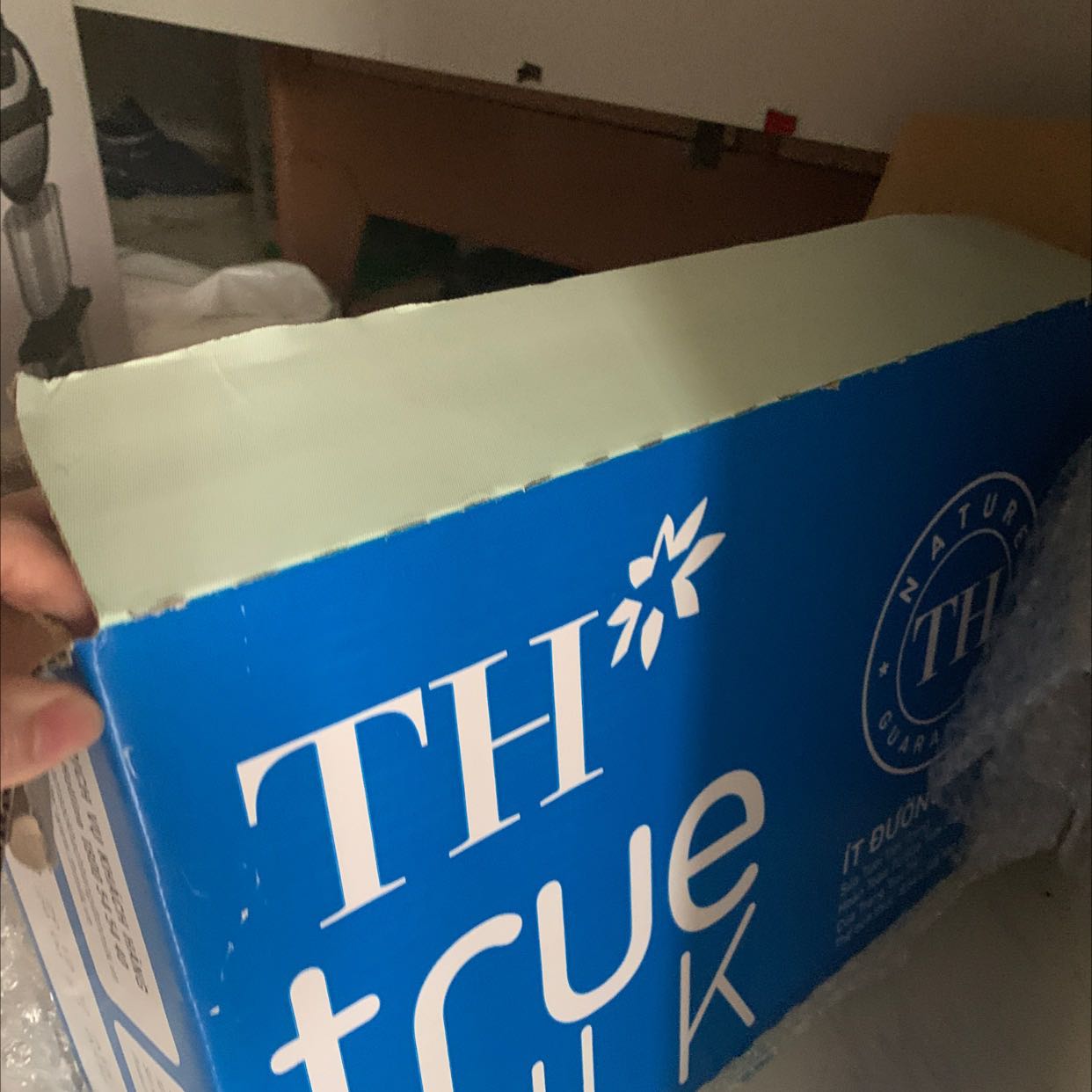 Hàng chính hãng yên tâm, m có thẻ giảm giá 15% nên mua lợi hơn so với bên ngoài nhiều