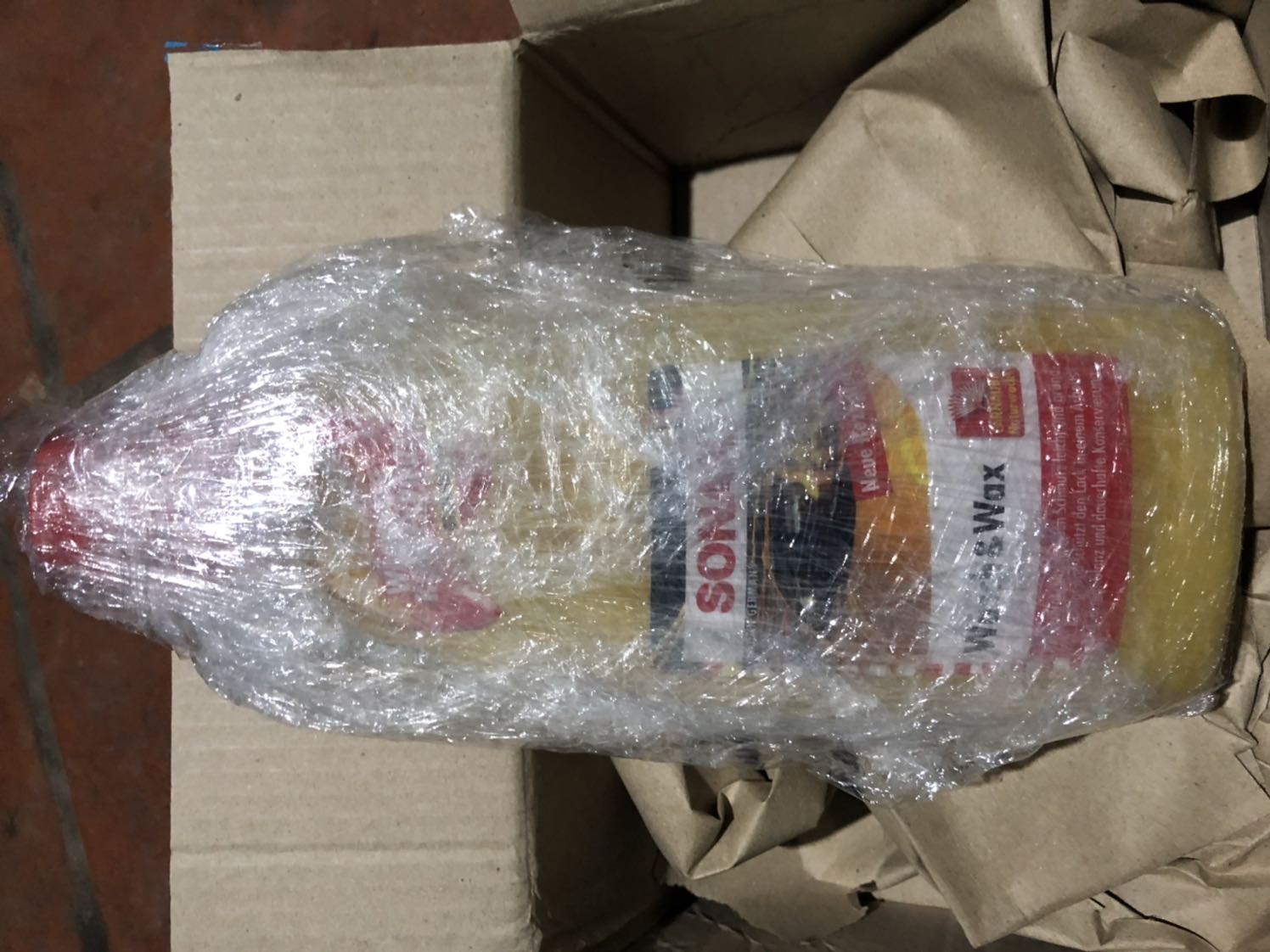 Trước dùng nước rửa xe chỉ có tác dụng làm sạch, nay dùng thêm hỗn hợp có thành phần tạo bóng thấy tốt hơn trước. Nhưng muốn bóng hơn thì phải mua thêm hộp tạo bong riêng.