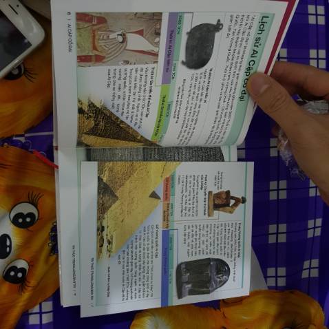 Mình mới nhận được sách, sách còn mới nhưng bị lỗi, 1 trang bị bung riêng ra không dính vào sách. Hình ảnh bên dưới mình chụp :(