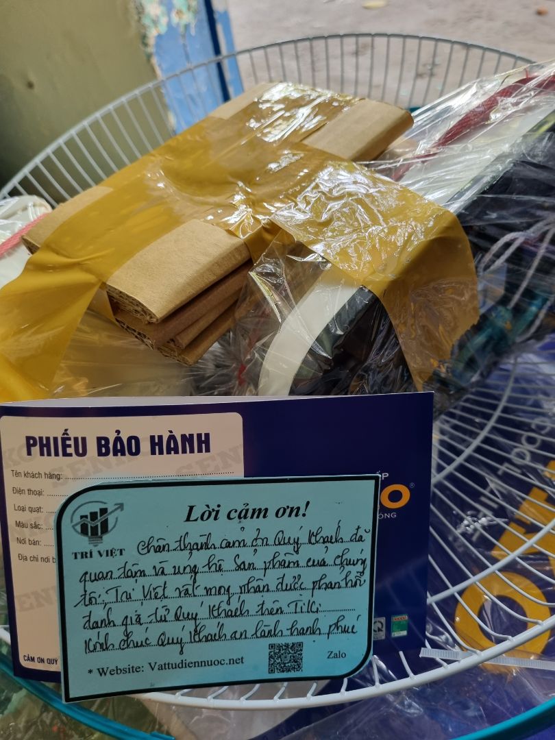 Giao hàng nhanh, hàng được đóng gói cẩn thận. Dễ lắp ráp và còn có thiệp viết bằng tay của người bán