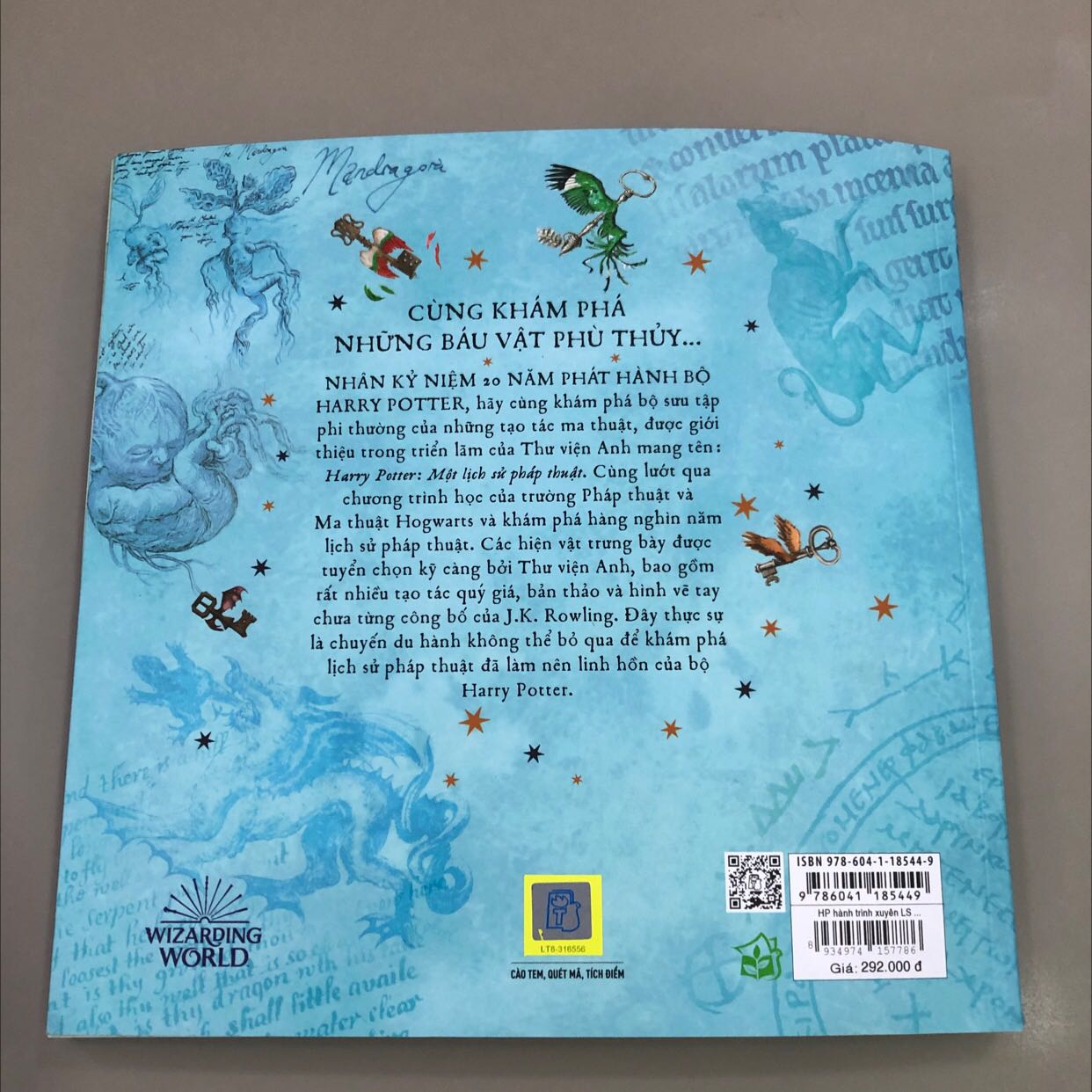 Shop giao nhanh , đóng gói kĩ . Sách đẹp , không bị nhăn . Shop có tặng kèm sổ tay . Rất đáng tiền