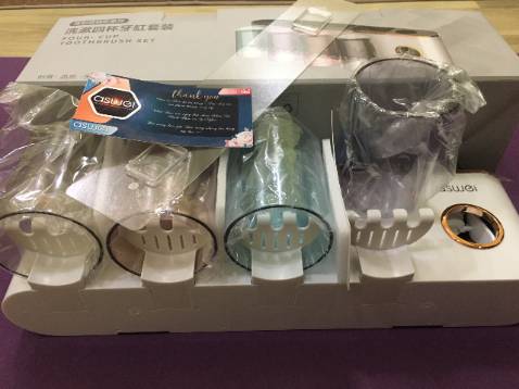 • Mò mẫm rồi lại mò mẫm, sau một thời gian lục lọi, mình quyết định mua em kệ ASWEI này.
• Sản phẩm có thiết kế đẹp, điểm nhấn tạo sự sang trọng.
• Chất liệu dày dặn, cốc chịu được nhiệt độ cao như mô tả trong bài viết.
• Miếng dán dính chắc chắn, đã thử với vật có độ nặng 3Kg thấy rất ổn.
• Cốc an toàn, thiết kế úp ngược và giá treo bàn chải đặt trong lòng cốc nên luôn luôn khô ráo, rất an toàn vệ sinh.
• Nhả kem tiện lợi, ấn là nhả, mình thấy liều lượng nhả kem vừa đủ.
• Giao hàng thì nhanh *** đạn.
• Bọc hàng bên tiki thì khỏi chê rồi, bọc kỹ lắm.
• Mua hàng trực tiếp từ gian hàng của hãng luôn nên yên tâm về chất lượng, không hề lo lắng về hàng kém chất lượng.
• Rất đáng đồng tiền bát gạo.
• Sản phẩm xứng đáng 5*.