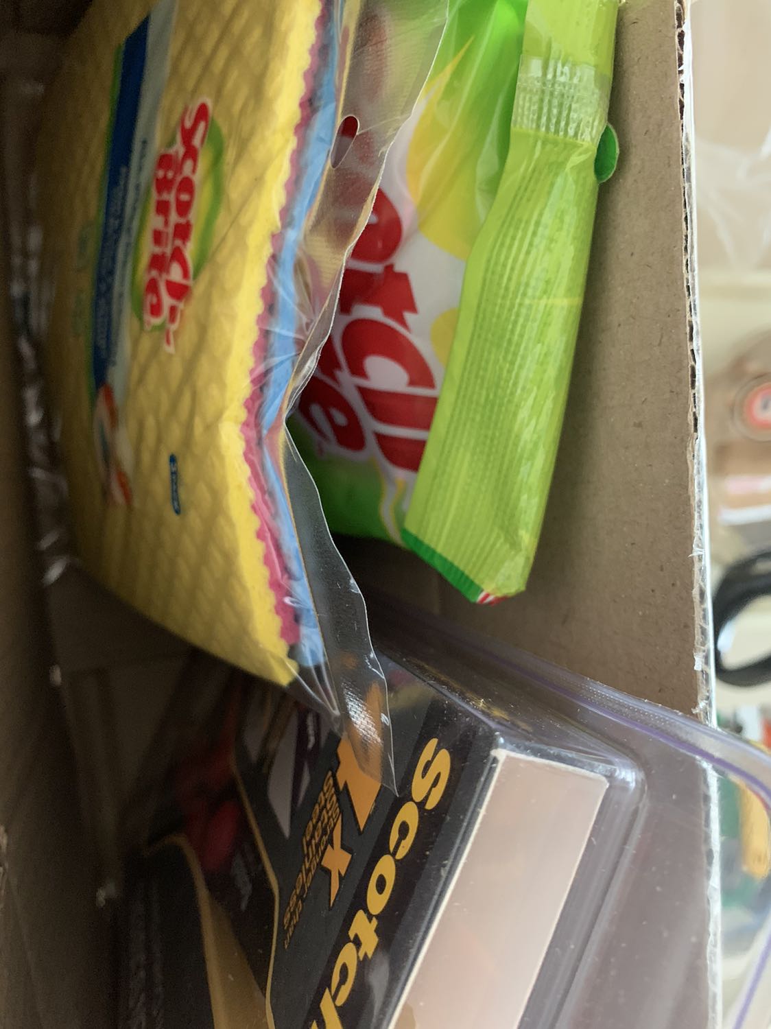 Sản phẩm 3M vẫn chất lượng và rất tốt. Nên mua. Lần này mua kéo để dùng trong bếp. Hy vọng như quảng cáo. Còn các hàng khác thì yên tâm. Ok