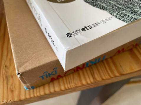 Vận chuyển đã bị chậm (mặc dù mình có tiki now) rồi mà sách giao tới bị gãy. Tiki xem lại việc vận chuyển giùm mình nhé.

Cảm ơn.