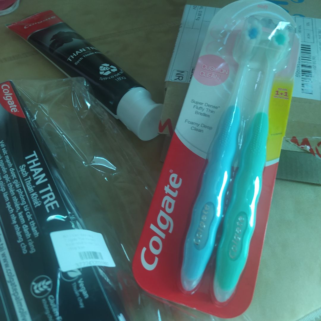 nhà sài bộ này nhiều rồi, chuẩn bị đi du lịch mà hết kem mất, sáng lên tiki mua giờ dsax nhận được rồi.