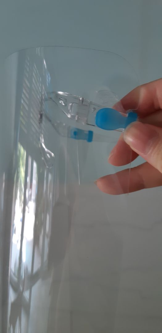 Đóng gói cẩn thận, kĩ lưỡng. Dịch dã nên có gì mình cũng cẩn thận hơn. Mua về xịt cồn để ngoài sân 15 phút rồi đem vào. Xài cũng tất chắc chắn, ổn. 
Mình rất cảm ơn nhà bán và Tiki.