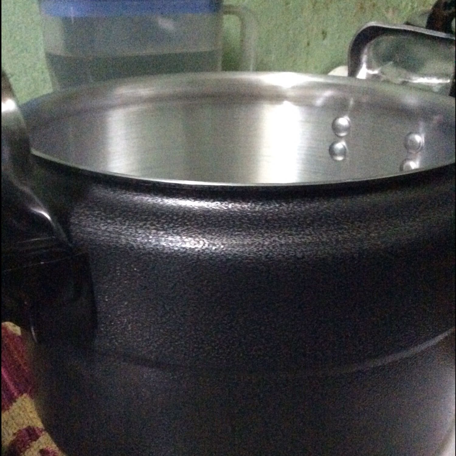 Giao hàng o đúng màu,o có phiếu bảo hành