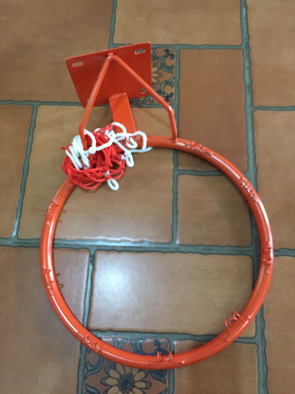 Khung chắc chắn, nước sơn đẹp, dễ dàng lắp đặt, giao hàng nhanh. Tóm lại là hoàn toàn hài lòng