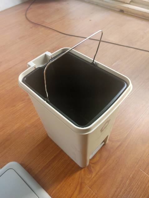 Shop đóng hàng cẩn thận. Shipper thân thiện. Vẫn luôn cố gắng mua của Tiki khi có thể. Thùng rác chắc chắn, đẹp. Cảm ơn shop và Tiki.