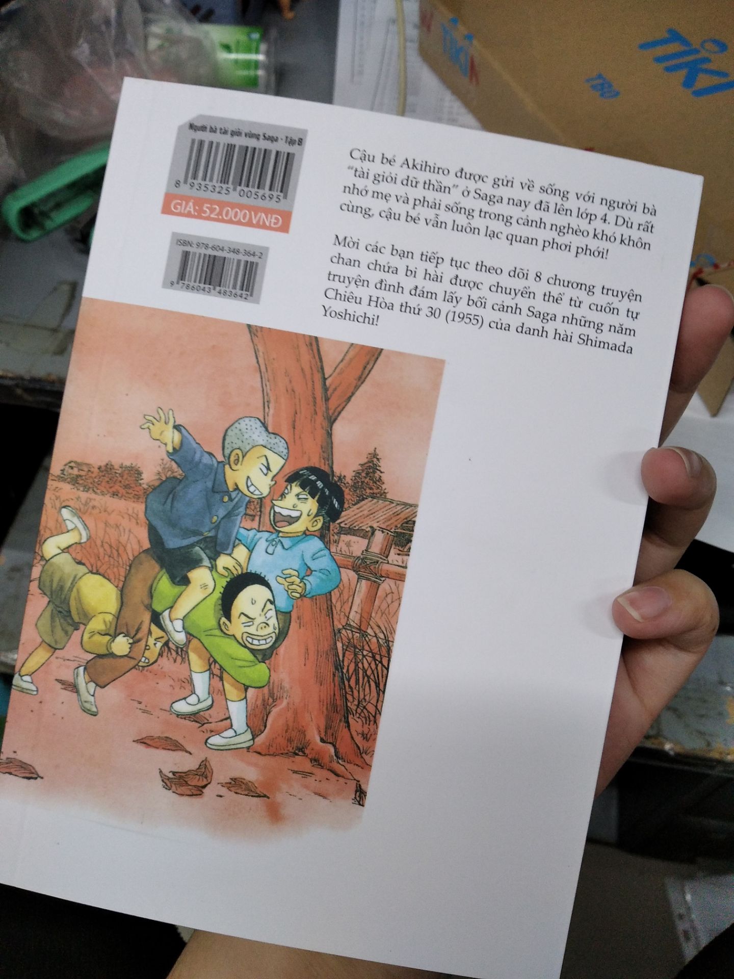 Mới sáng lướt thấy ra truyện là quất ngay và luôn. Nghe bảo đợt này còn có 3000 quyển thôi nên phải lẹ liền liền. Hên là tiki còn luôn. Siêu tốc đúng chuẩn, sáng đặt sáng giao luôn. Gói hàng í ẹ, nhưng hên không bị gì hết à.