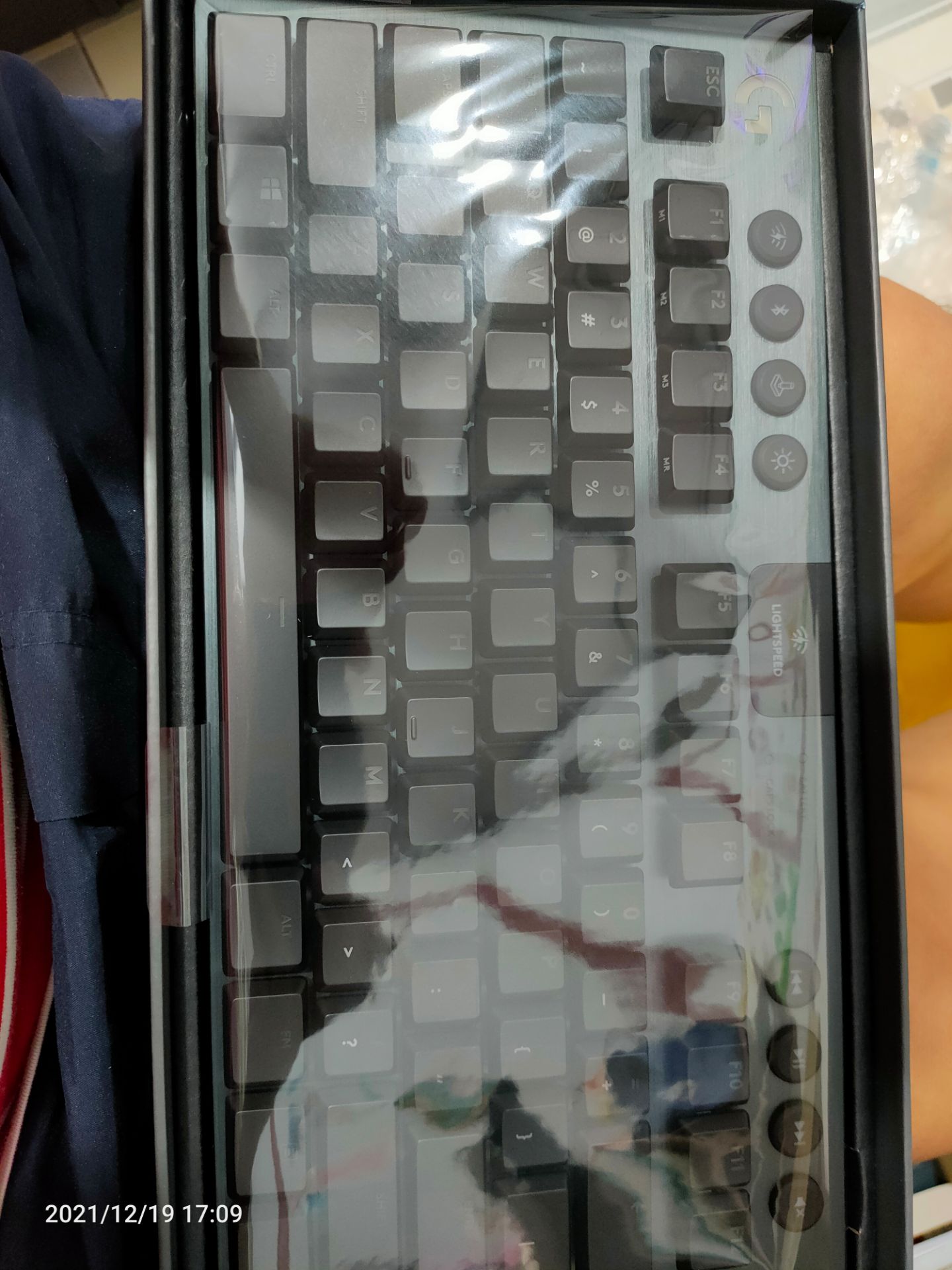 Vận chuyển quá lâu. Tiki chăm sóc khách hàng kém. Sản phẩm thì tốt, ok. gõ êm rất thích.