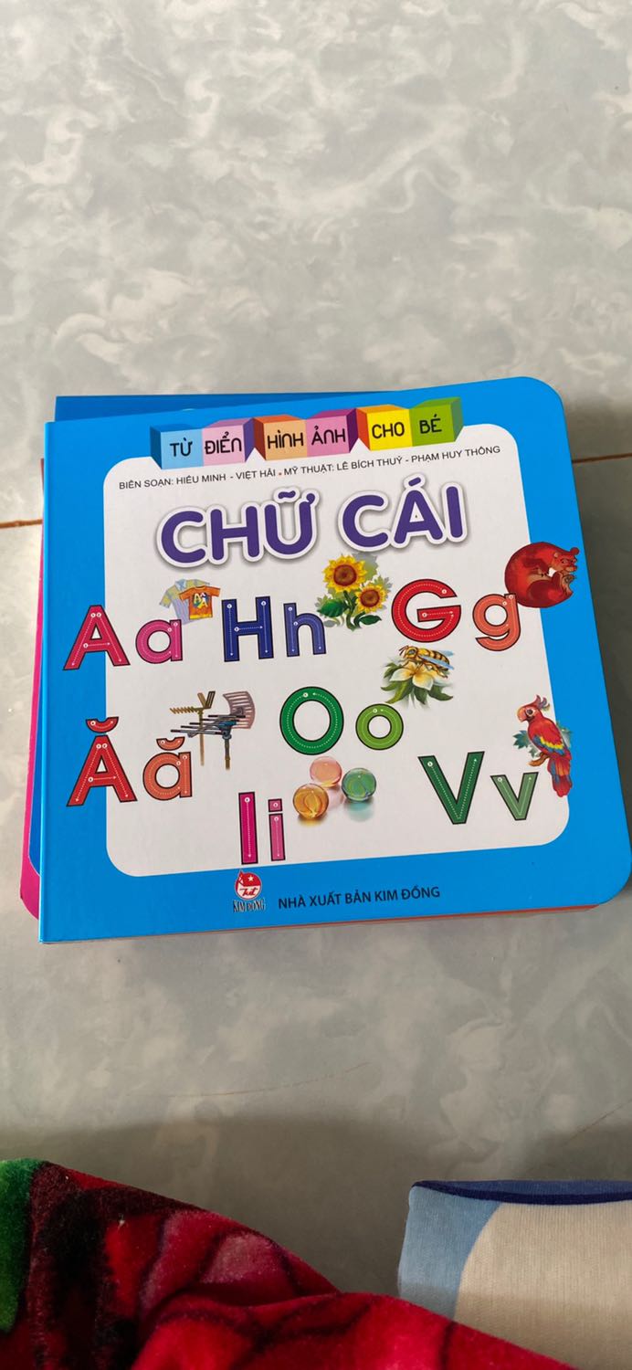Sách vừa tầm tay bé! Tuy bé chưa sử dụng được