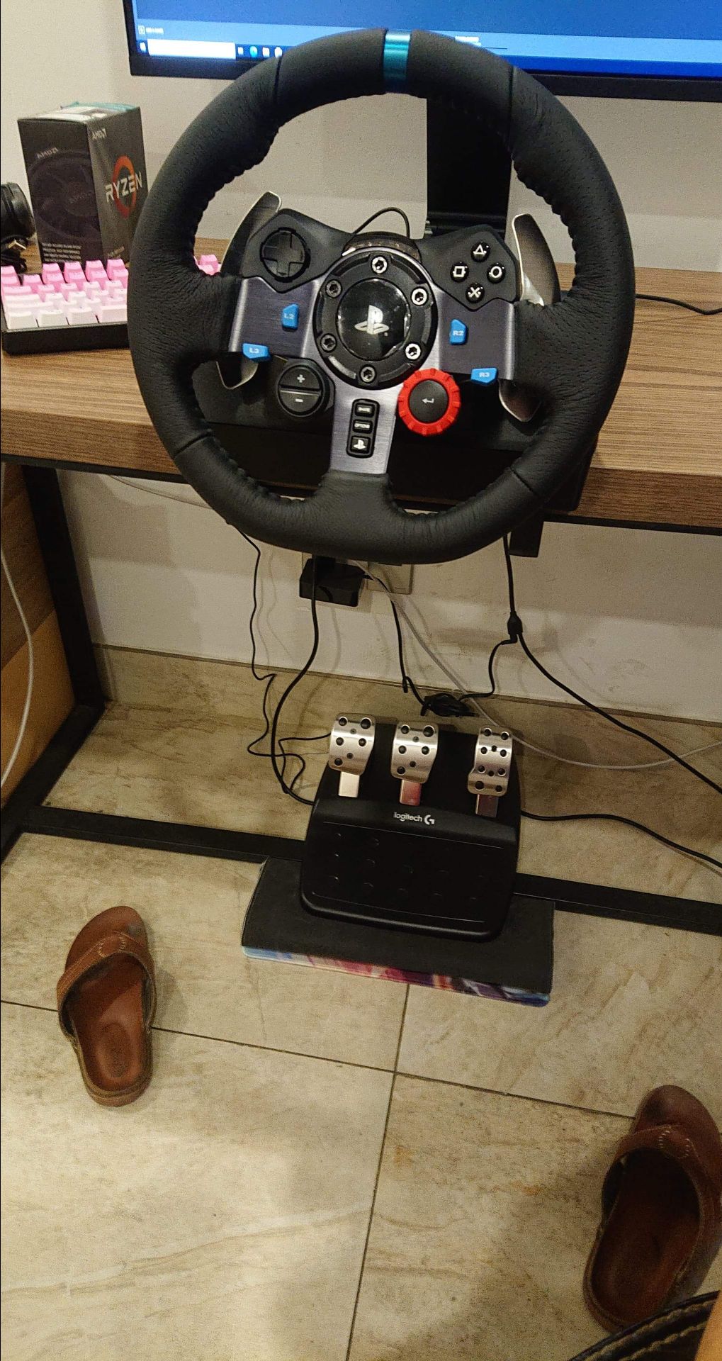 Trải nghiệm tồi tệ nhất từng gặp, lỗi led, mở hộp thấy 6 con ốc ở phần logo bị xước, trả hàng bị hold đến cả tháng, mua từ 9/9 dùng được 2 ngày xong gửi đi check lỗi, đến hôm nay gọi cho Nguyễn Vũ Store thì ông nv kia trả lời như kiểu cho có. thôi thì coi như bước đi này sai vậy =)))
clip *** hiện rõ cái lỗi mà vẫn k chịu hoàn trả, đòi khách gửi đi kiểm trả lần 2. Lần 2 thì chắc thêm 1 tháng nữa.