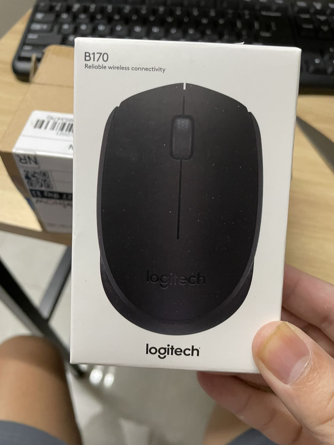 Hàng giao nhanh, đóng gói cẩn thận, giá sales mua ngày black friday nên rất sứng đáng. Dùng ổn trong tầm giá