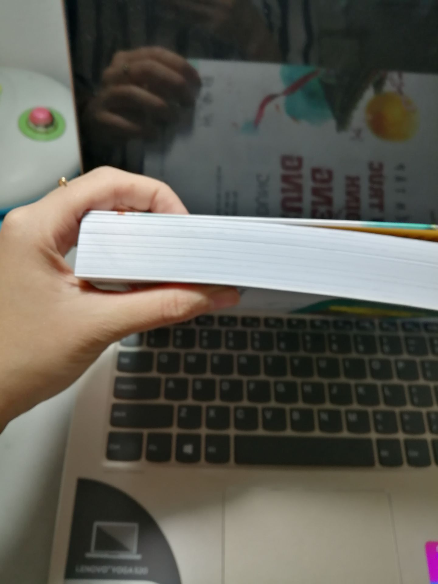 Về phần ngoại quan thì sách được đóng gói rất cẩn thận bằng bọc nilon bên trong (tránh bị ướt) nên mình rất rất hài lòng về điểm này. Giấy in màu rõ ràng, ko bị lỗi. Nội dung thì miễn bàn vì mình đã xem review e này rất kỹ trước khi mua. Cầm sách trên tay cảm thấy rất có giá trị ko uổng công ngày đêm chờ đợi ẻm về ?? 非常好！